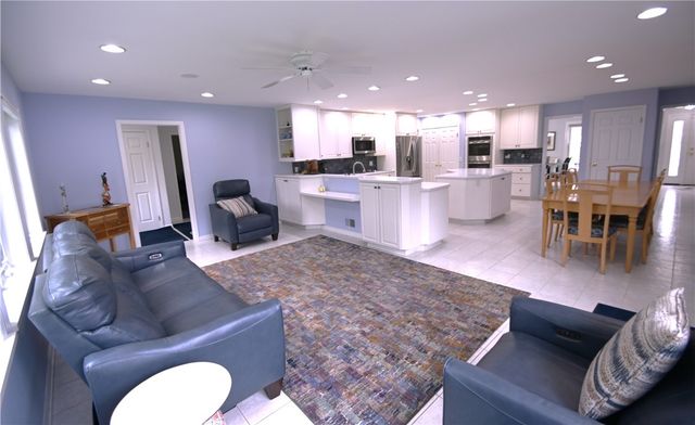38 Farm Field Lane, Pittsford, NY 14534
