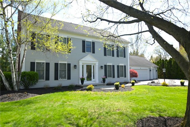 38 Farm Field Lane, Pittsford, NY 14534