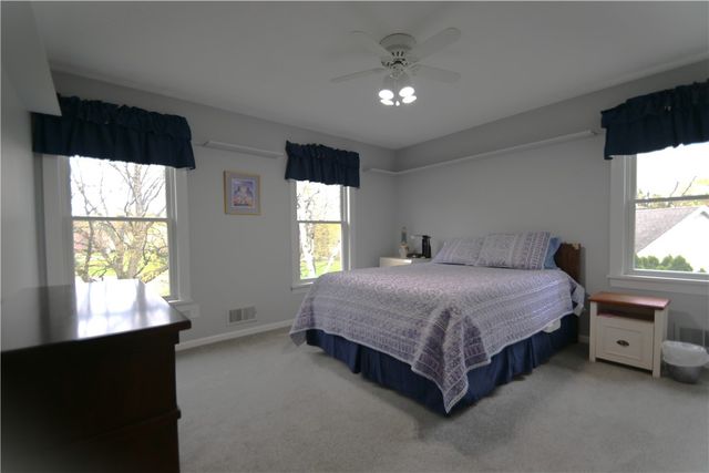 38 Farm Field Lane, Pittsford, NY 14534