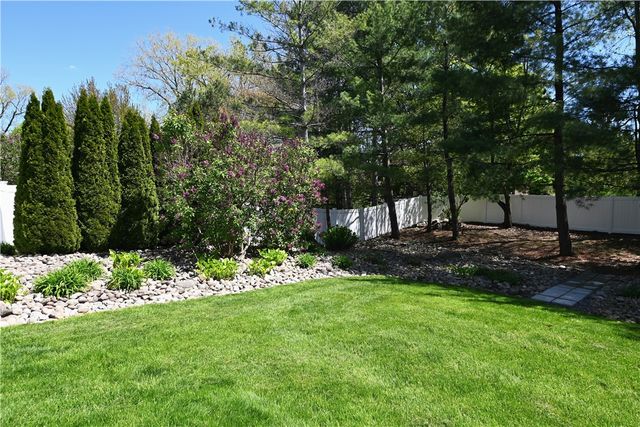 38 Farm Field Lane, Pittsford, NY 14534