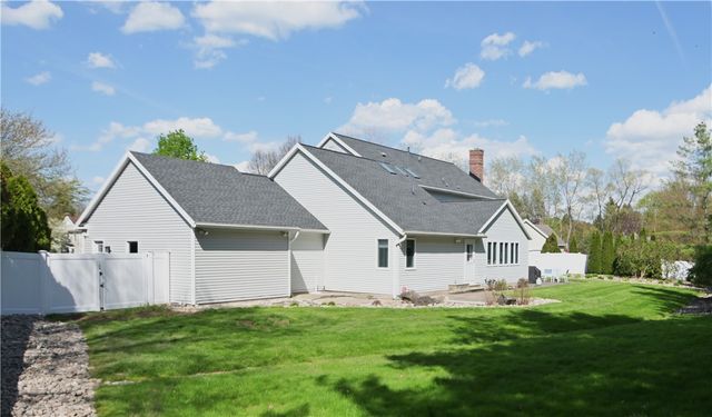 38 Farm Field Lane, Pittsford, NY 14534