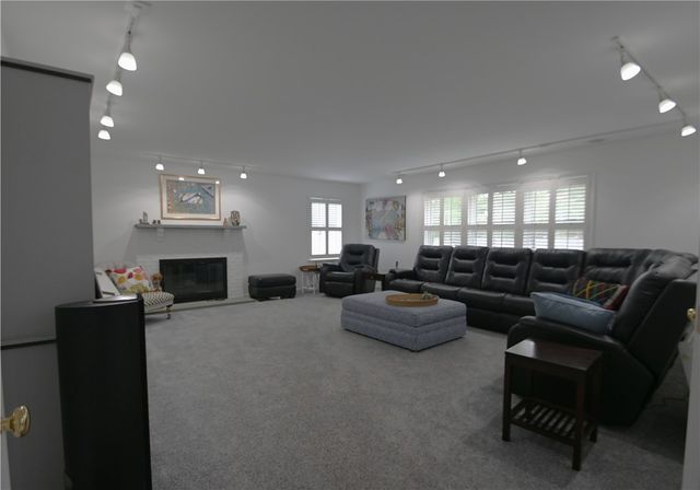 38 Farm Field Lane, Pittsford, NY 14534