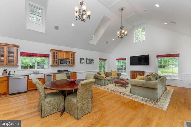 107 E MILL RD, Flourtown, PA 19031
