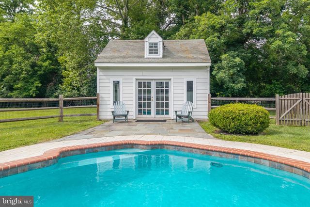 107 E MILL RD, Flourtown, PA 19031