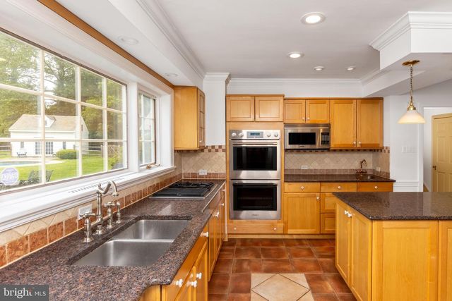 107 E MILL RD, Flourtown, PA 19031