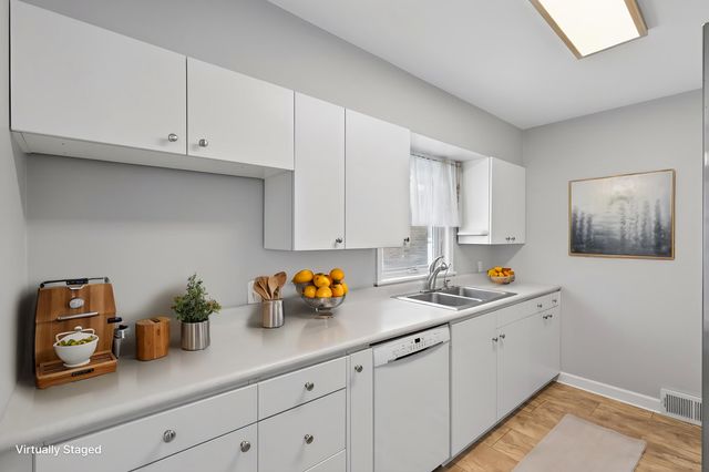 317 Snelling Avenue S, Saint Paul, MN 55105