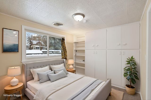 317 Snelling Avenue S, Saint Paul, MN 55105