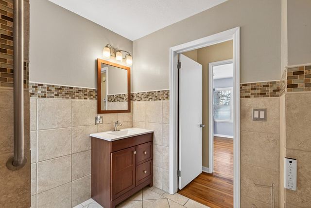 317 Snelling Avenue S, Saint Paul, MN 55105