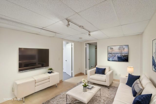 317 Snelling Avenue S, Saint Paul, MN 55105