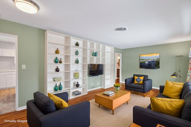 317 Snelling Avenue S, Saint Paul, MN 55105