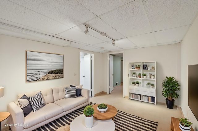 317 Snelling Avenue S, Saint Paul, MN 55105