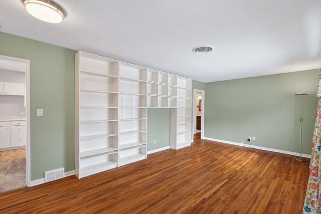 317 Snelling Avenue S, Saint Paul, MN 55105