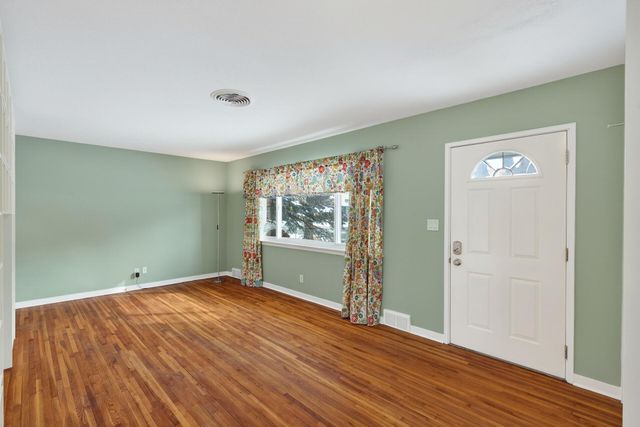 317 Snelling Avenue S, Saint Paul, MN 55105