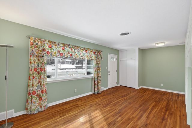 317 Snelling Avenue S, Saint Paul, MN 55105