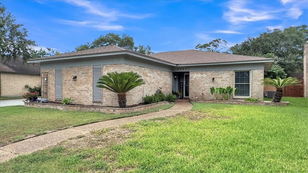 5301 Bromley Dr, Corpus Christi, TX 78413
