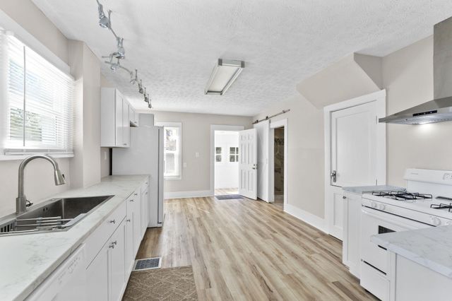 320 E Xenia Drive 320 E Xenia Drive, Fairborn, OH 45324