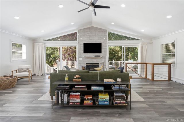 1A Gerald Lane, Hampton Bays, NY 11946