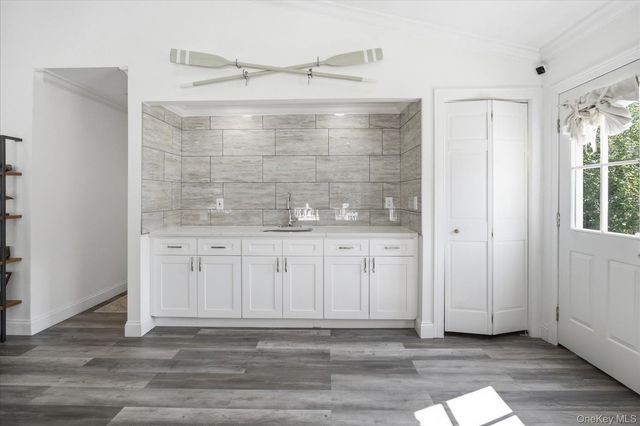 1A Gerald Lane, Hampton Bays, NY 11946