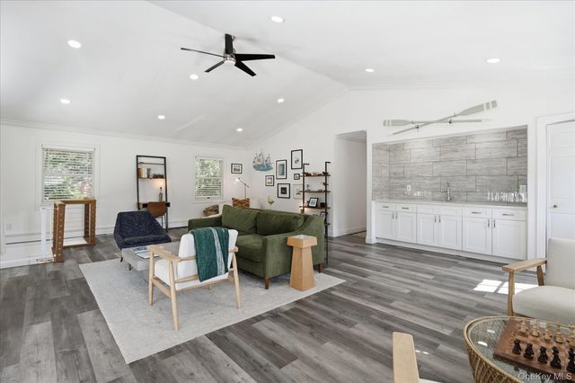 1A Gerald Lane, Hampton Bays, NY 11946
