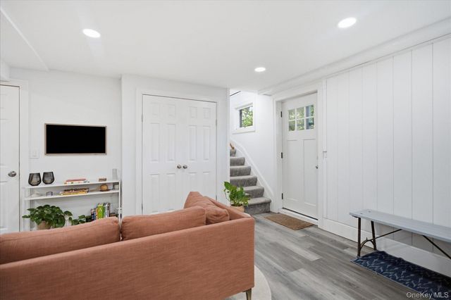 1A Gerald Lane, Hampton Bays, NY 11946