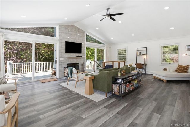 1A Gerald Lane, Hampton Bays, NY 11946
