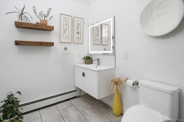 1A Gerald Lane, Hampton Bays, NY 11946