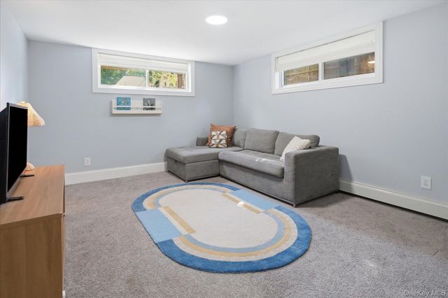 1A Gerald Lane, Hampton Bays, NY 11946