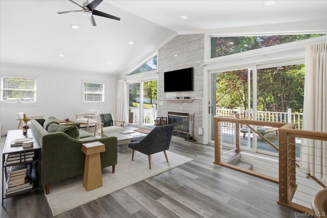 1A Gerald Lane, Hampton Bays, NY 11946