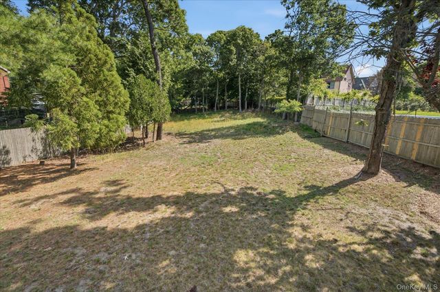 1A Gerald Lane, Hampton Bays, NY 11946