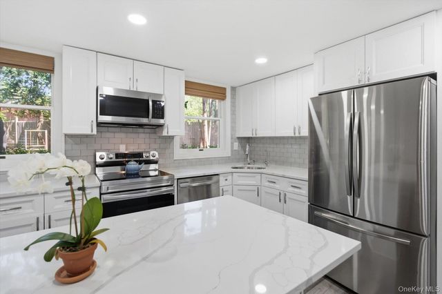 1A Gerald Lane, Hampton Bays, NY 11946