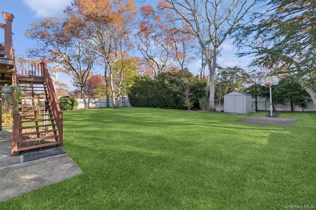 33 Broadway Avenue, Holtsville, NY 11742