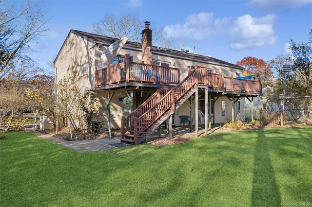 33 Broadway Avenue, Holtsville, NY 11742