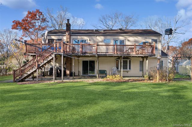 33 Broadway Avenue, Holtsville, NY 11742