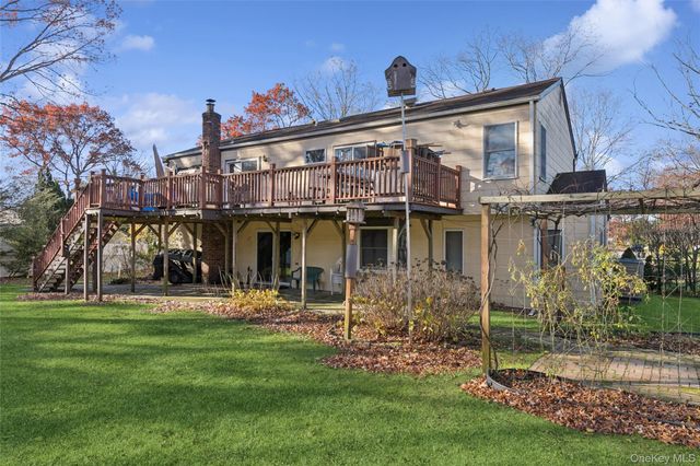 33 Broadway Avenue, Holtsville, NY 11742