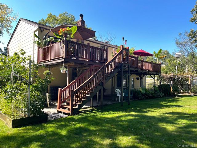 33 Broadway Avenue, Holtsville, NY 11742
