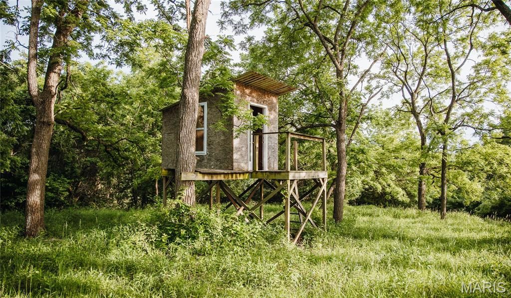 Image 59 of property listing at 90 Jug Hollow Road, Hardin, IL 62047