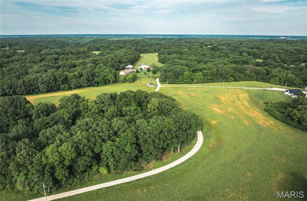 Image 62 of property listing at 90 Jug Hollow Road, Hardin, IL 62047