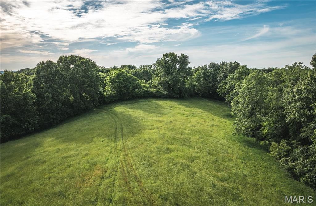 Image 68 of property listing at 90 Jug Hollow Road, Hardin, IL 62047