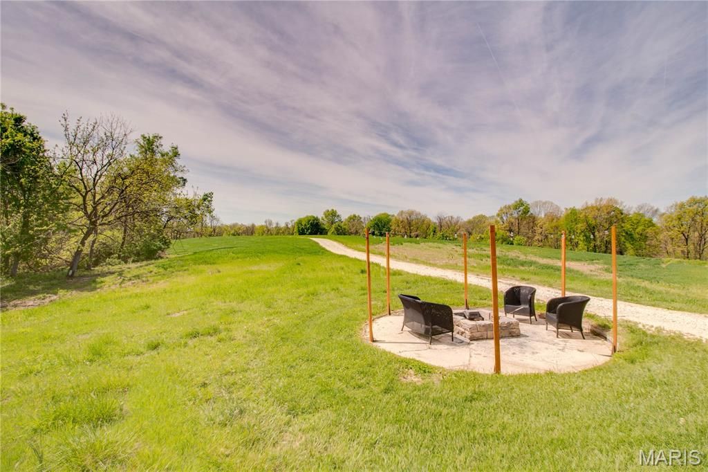 Image 85 of property listing at 90 Jug Hollow Road, Hardin, IL 62047