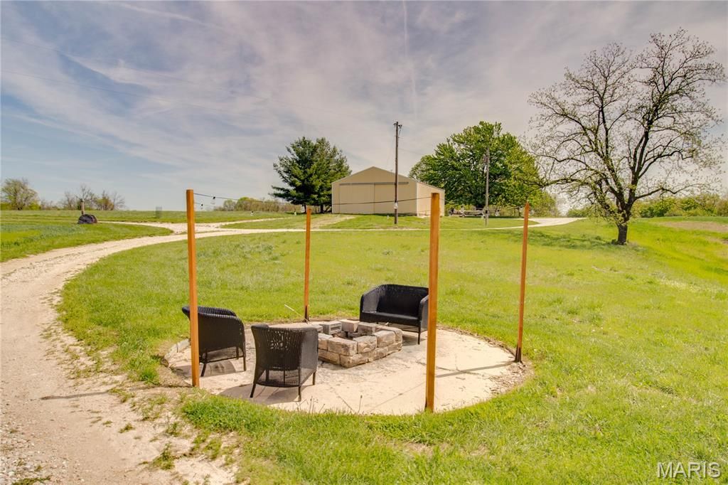 Image 86 of property listing at 90 Jug Hollow Road, Hardin, IL 62047