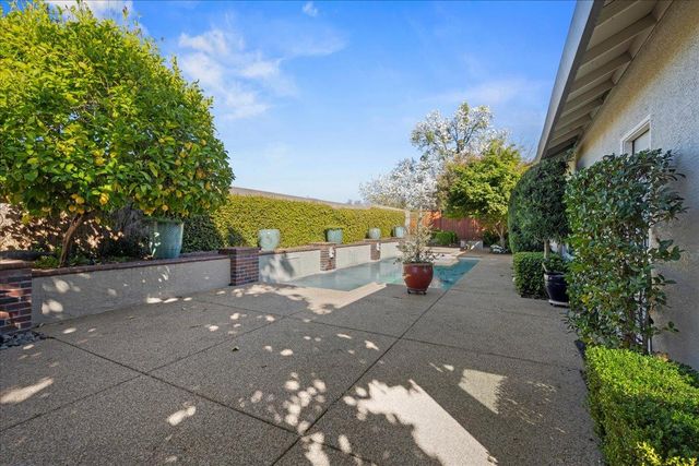 11931 Old Eureka Way, Gold River, CA 95670