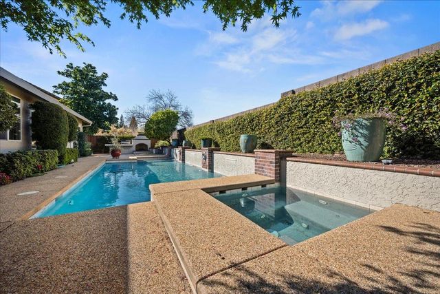 11931 Old Eureka Way, Gold River, CA 95670