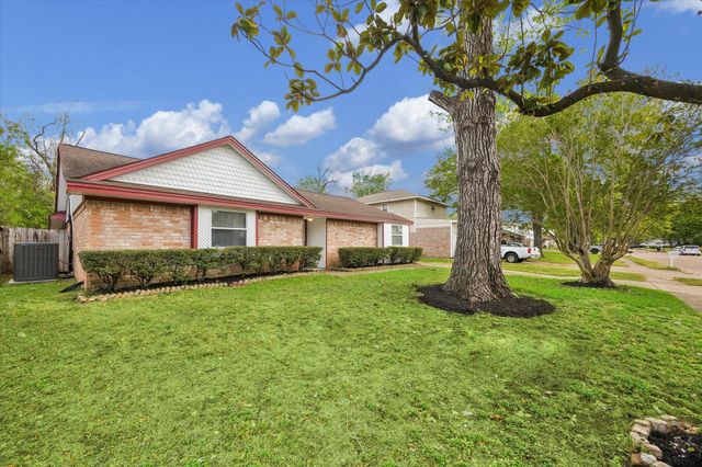 9006 Stone Brook Lane, Houston, TX 77040