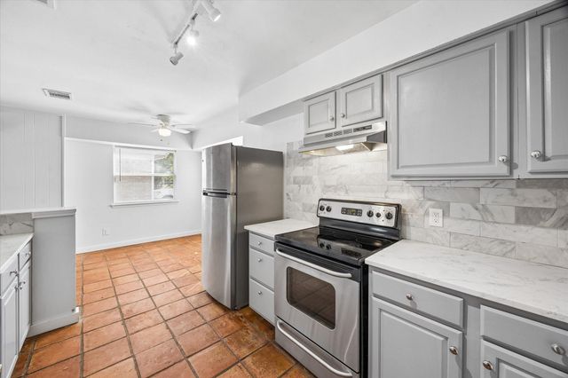 9006 Stone Brook Lane, Houston, TX 77040