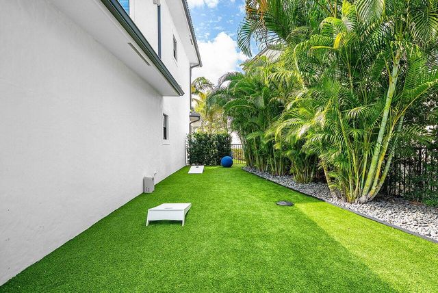 3019 Gin Berry Way, West Palm Beach, FL 33401