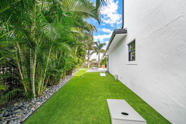 3019 Gin Berry Way, West Palm Beach, FL 33401