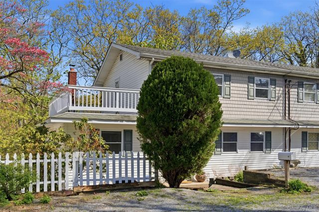 41 Potters Lane, Huntington, NY 11743