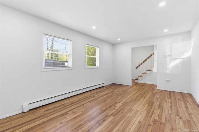 41 Potters Lane, Huntington, NY 11743