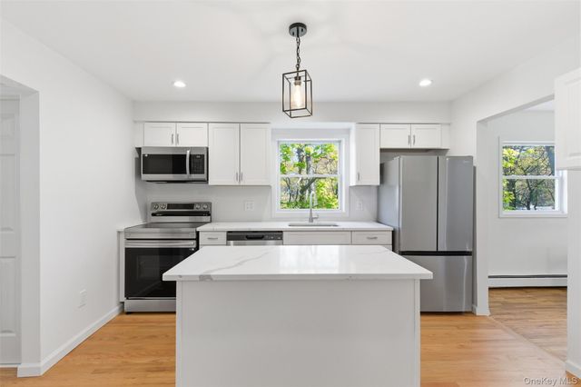 41 Potters Lane, Huntington, NY 11743