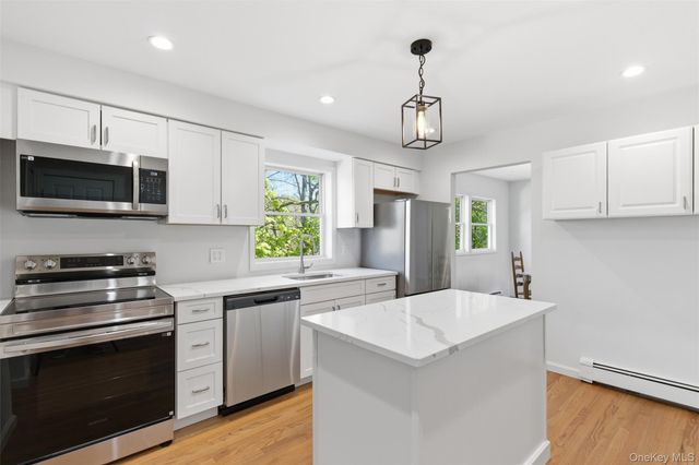 41 Potters Lane, Huntington, NY 11743